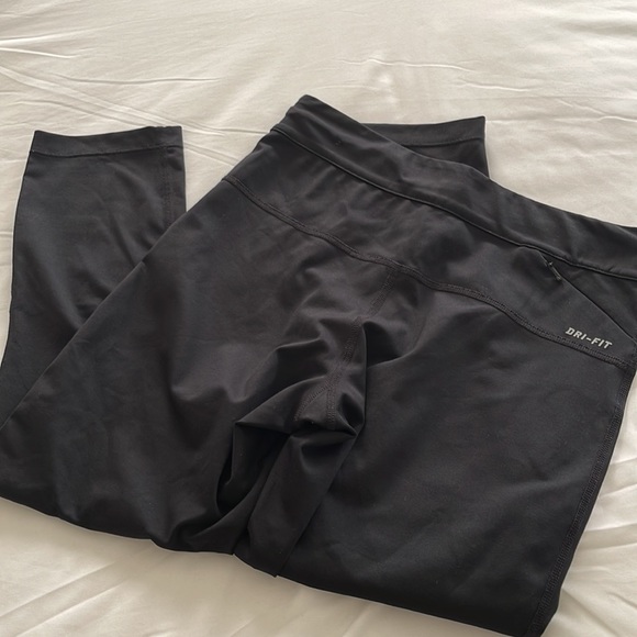 Nike DriFit Cropped Leggings - Picture 6 of 8